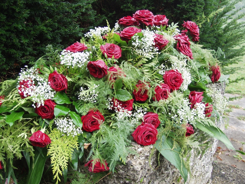 funeraire-PIERREFEU-min_roses-61203